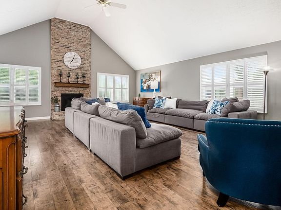 4th image of 5421 Whispering Oak Blvd