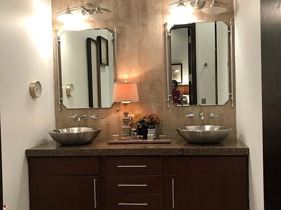 4th image of 129 W Jackson Ave #202