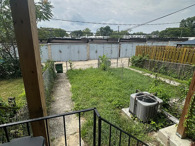 114 S Loudon Ave — Photo 5