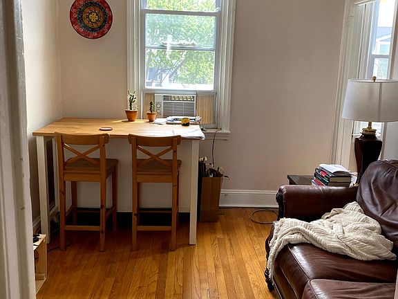3rd image of 2227 Catharine St Floor 3