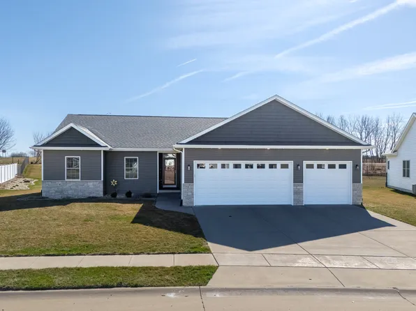 761 Sweet Wood Ln, Blue Grass, IA 52726