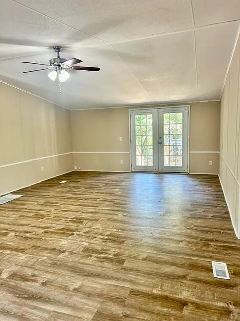 3 bed, 2.0 bath, 1680 sqft, $1,600 — Photo 2