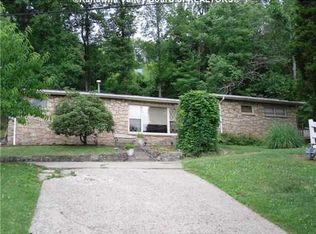 217 Cochran Cir, Nitro, WV 25143
