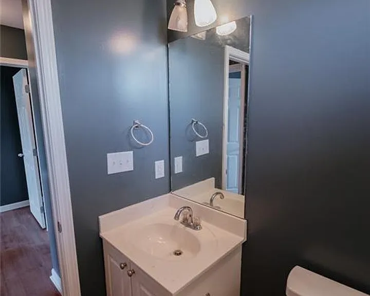 464 Park Lake Dr — Photo 3
