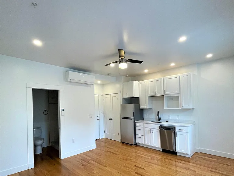 31 Green St #7 — Photo 4