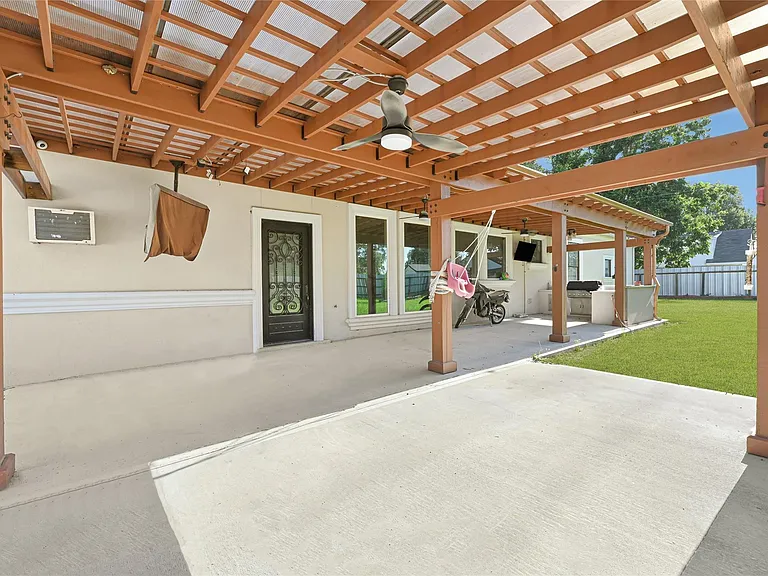 509 Joan Of Arc Dr — Photo 4