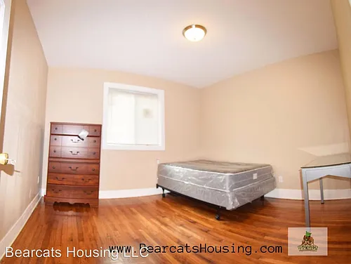 6 bed, 2600 sqft, $650 Photo 1