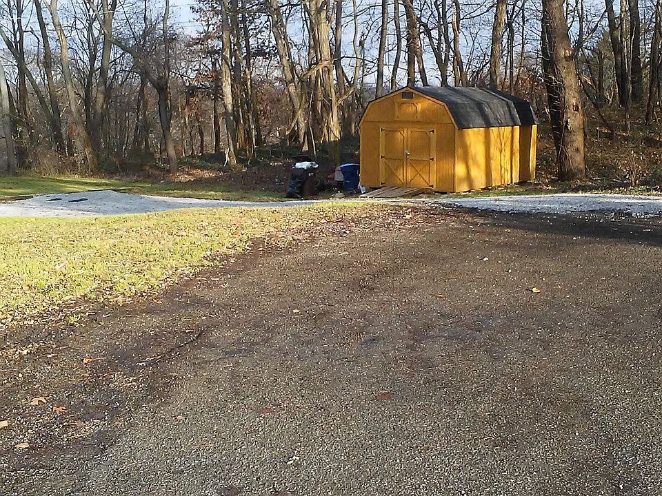 2nd image of 627 Senn Dr