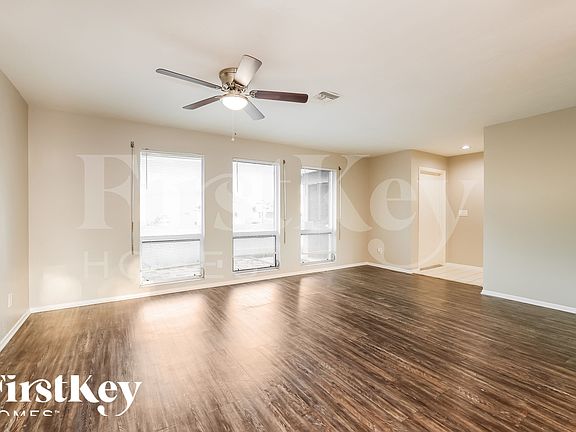 4th image of 3922 SE 2nd Ave