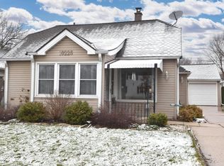 10226 W Schlinger Ave, West Allis, WI 53214
