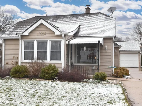 10226 West Schlinger AVENUE, West Allis, WI 53214