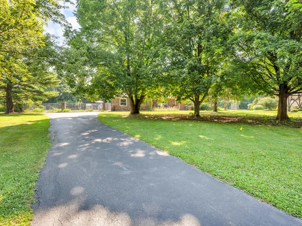 3301 Timberbrook Ct, Danville, IN 46122