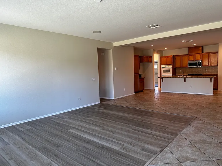 Emerald Ave — Photo 11