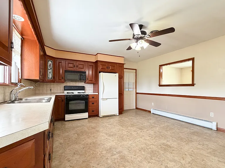 213 Hahnstown Rd — Photo 7