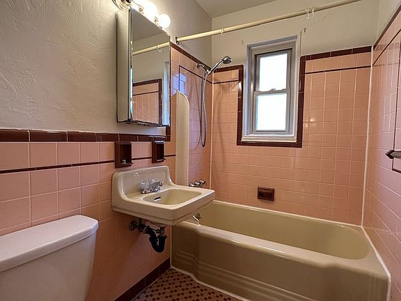 5th image of 400 4th St APT 11