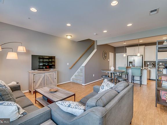 3rd image of 14892 Mason Creek Cir #91