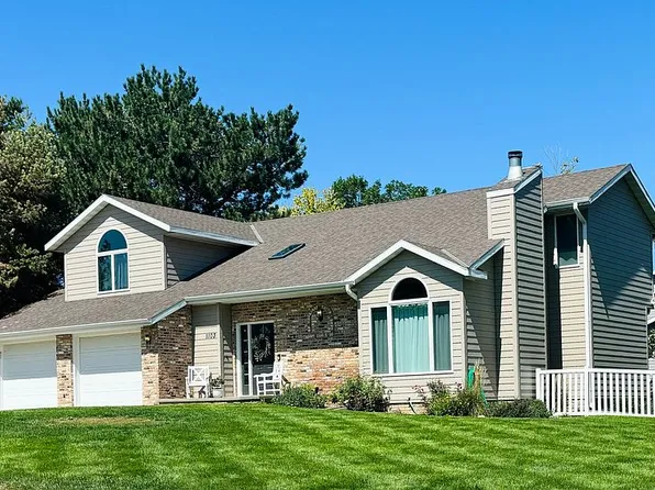 1103 W 42nd St, Kearney, NE 68845