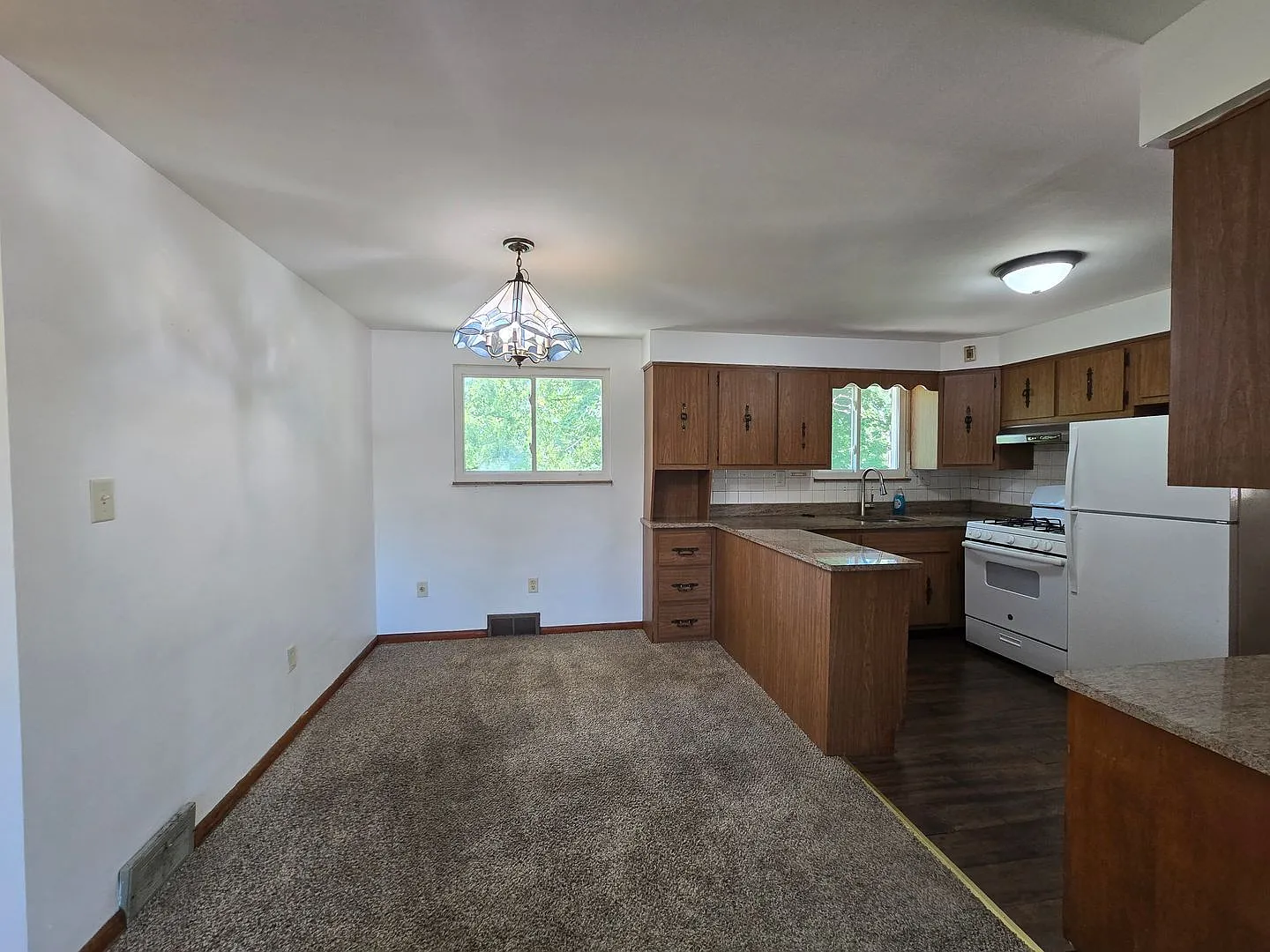 2 Bedroom Brick Ranch Home - Available NOW! — Photo 4