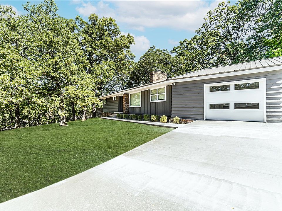 1st image of 1148 N Oak Dr