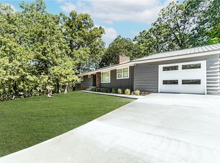 1148 N Oak Dr, Fayetteville, AR 72701