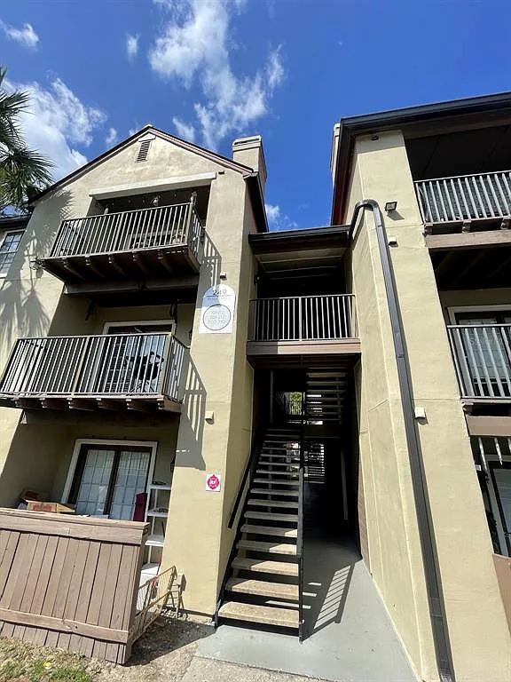 1 bed, 1.0 bath, 662 sqft, $1,300 — Photo 1