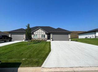 1229 Blackhawk Ct, Hinton, IA 51024