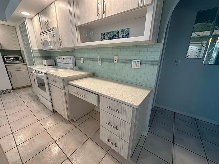 603 Rotonda Cir — Photo 17
