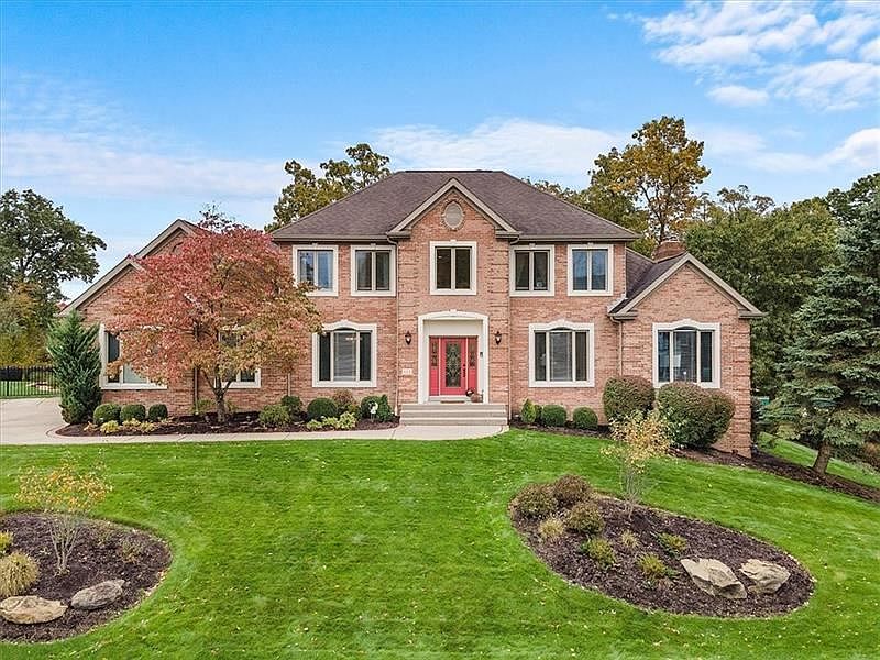 1st image of 123 Lyndhurst Cir