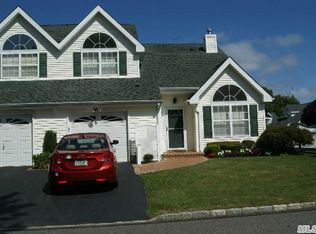 34 Joyces Way, Bay Shore, NY 11706