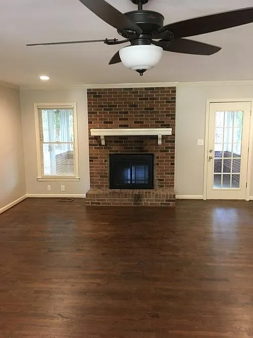 3 bed, 2.0 bath, 1700 sqft, $2,550 — Photo 2
