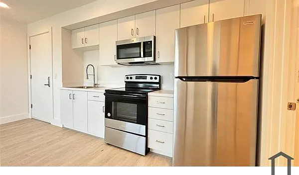 1 bed, 400 sqft, $1,800 — Photo 2
