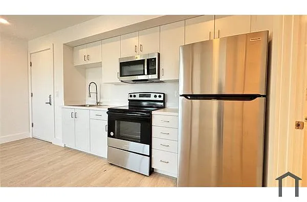 Building Photo - 9300 Compton Ave #201