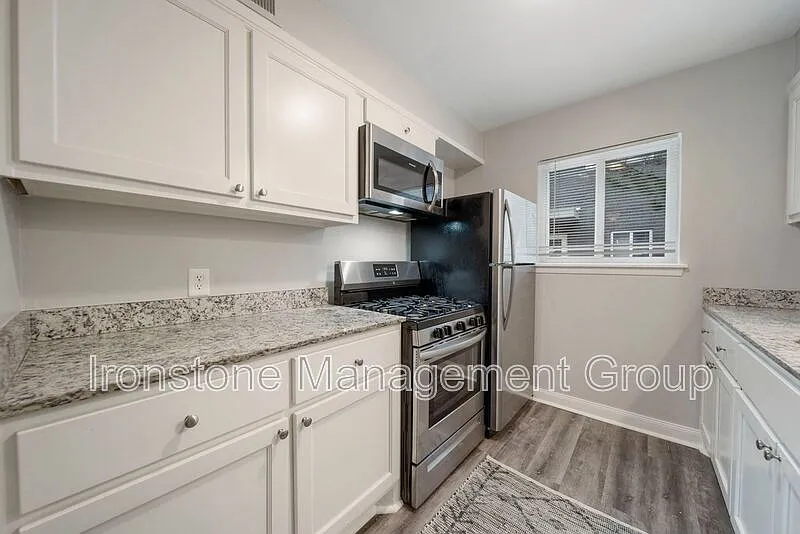 Studio, $1,095 — Photo 4