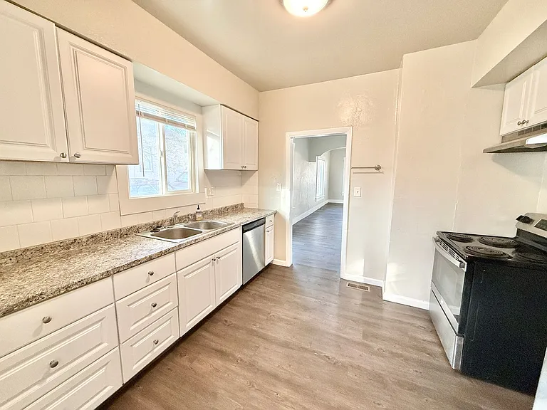 1036 S Santa Fe Ave — Photo 6