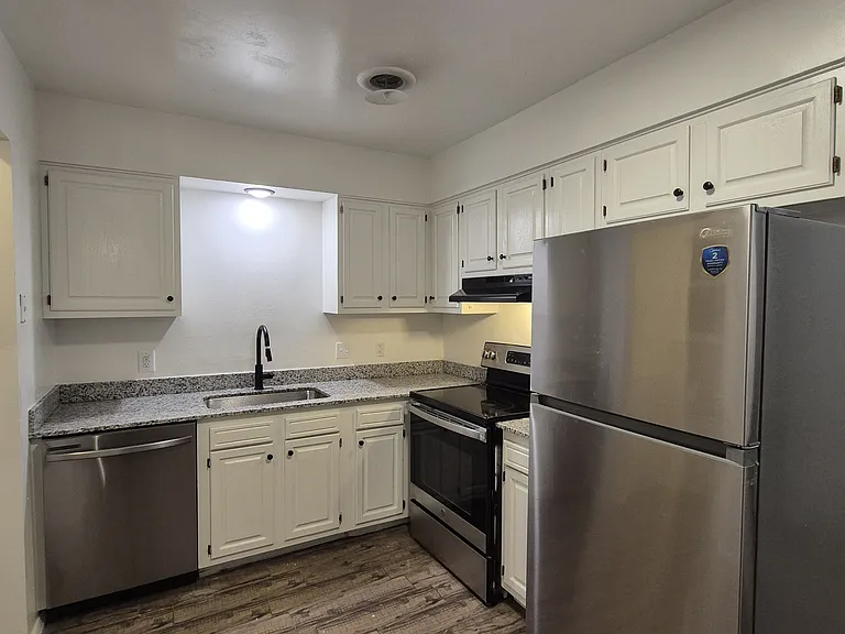 2332 N Raven Ln — Photo 5