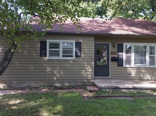 2225 SW Boswell Ct, Topeka, KS 66611