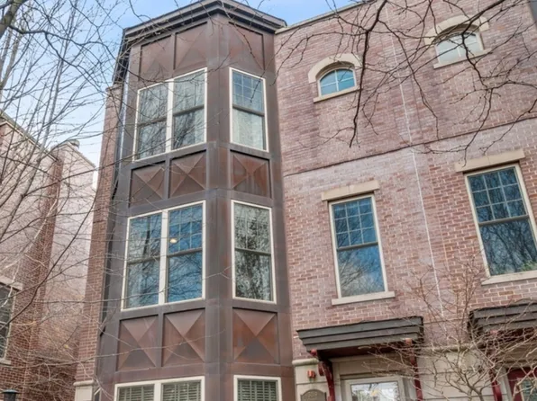 3019 W Cornelia Ave, Chicago, IL 60618