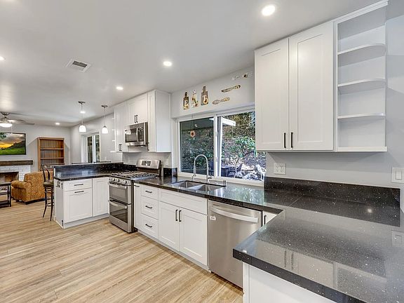 5th image of 7923 Cinthia St