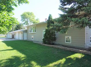 648 Arizona Ave SW, Huron, SD 57350