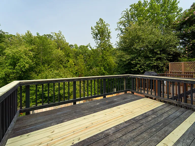 413 Lakeview Ct — Photo 41