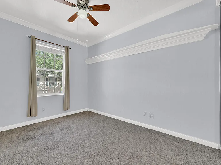 133 Wentworth Ct — Photo 32
