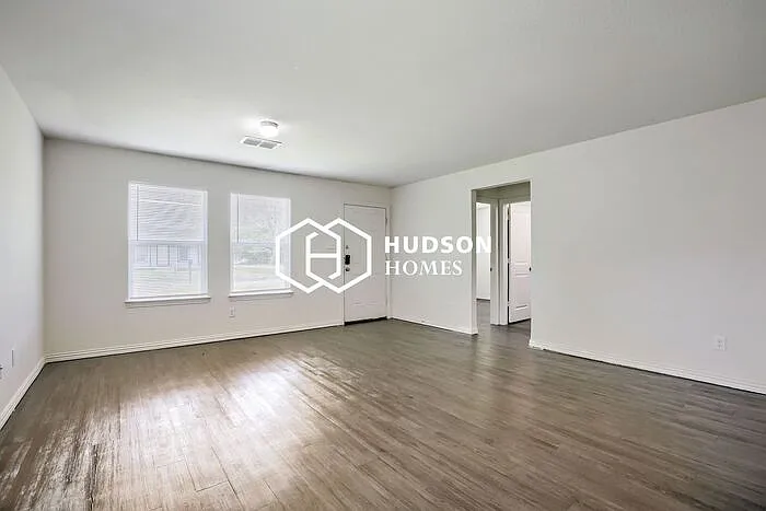 3 bed, 2.0 bath, 1090 sqft, $1,149 — Photo 3