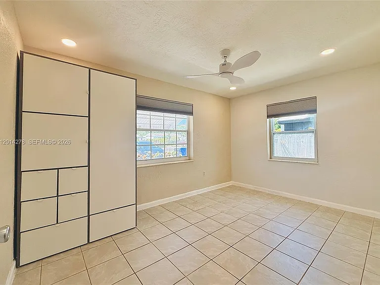 2318 Dewey St — Photo 14