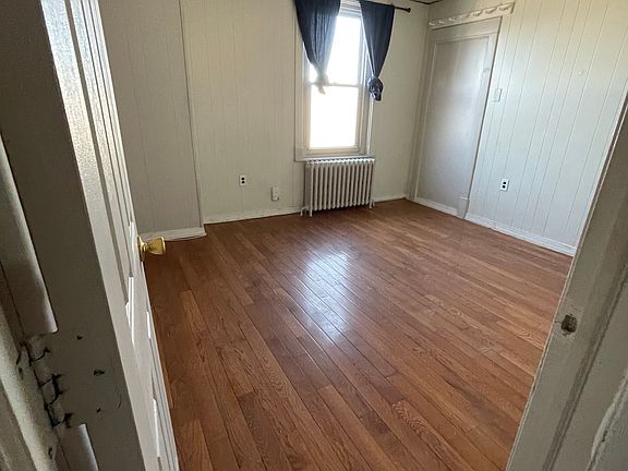 5th image of 6040 Elmwood Ave