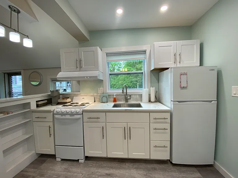 629 E Main Rd #2 — Photo 8