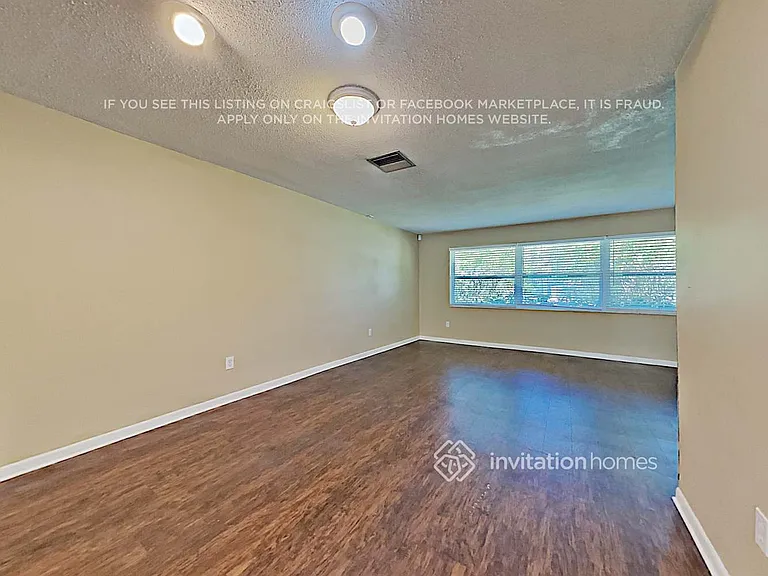 11577 Pine St — Photo 8