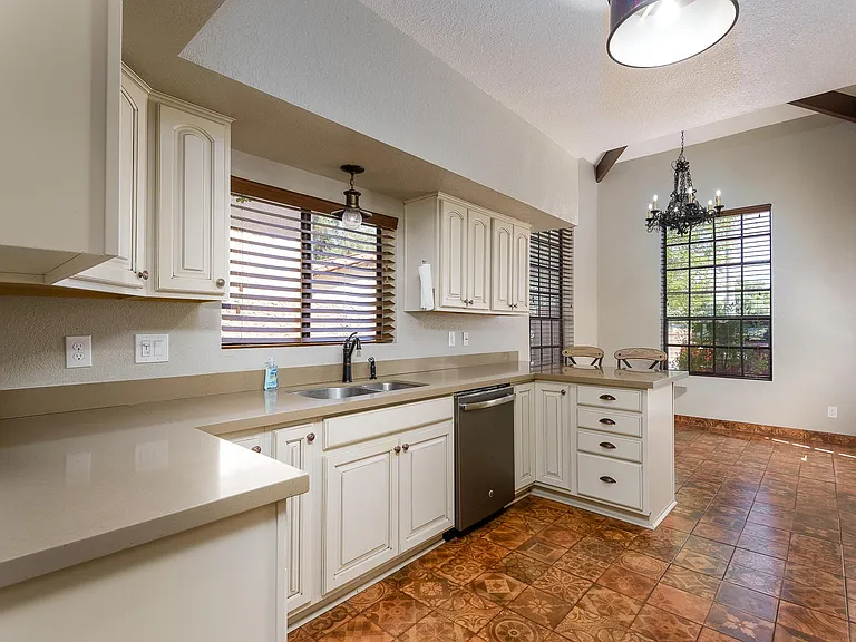 5505 E Desert Hills Dr — Photo 7