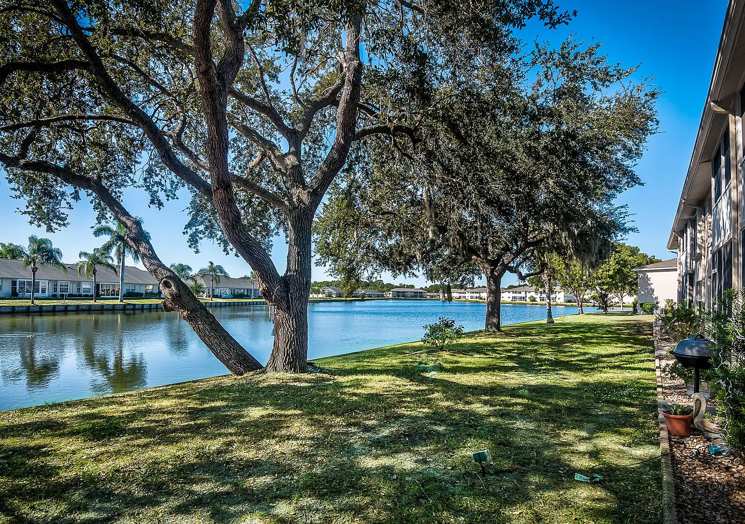 Turnkey Furnished, Ground Floor Condo Close Sunseeker's Golf Course — Photo 2