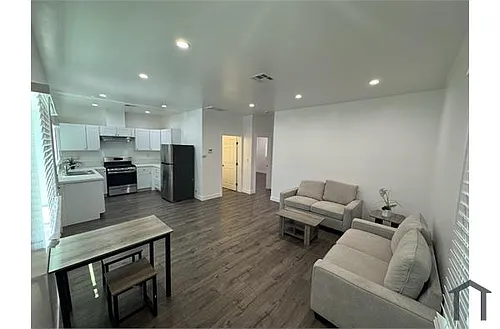 247 E Adams Blvd #B Photo 1