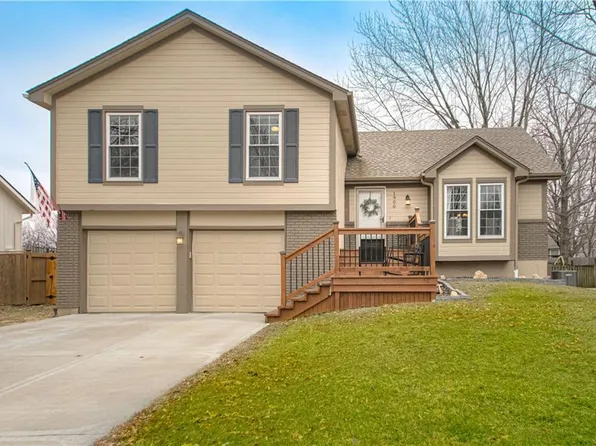 1900 S Clairborne Rd, Olathe, KS 66062